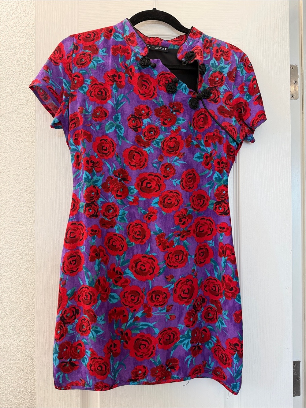 Zara Floral Short-Sleeve Sheath Dress in Purple with Red Roses S
